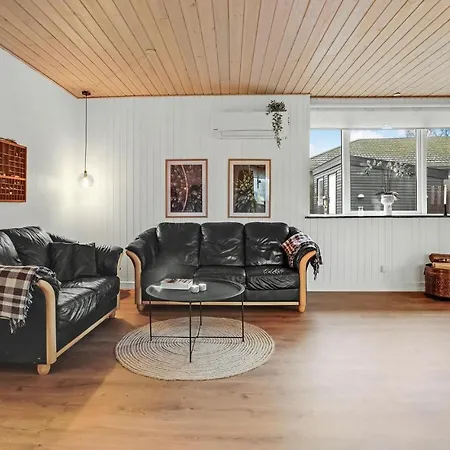 Two-bedroom Holiday In *